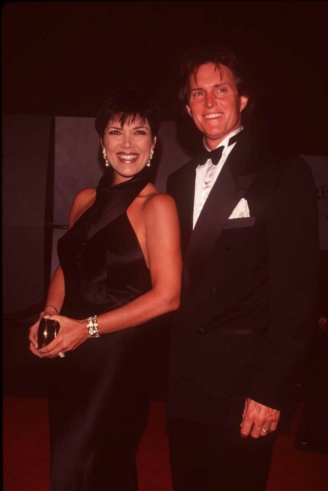 BRUDD: Kris og Bruce Jenner, her avildet på Fire & Ice Ball i L.A. i 1996, var gift i over 20 år. Kort tid etter at skilsmissen var sluttført, falt bomben om Bruce sine planer om kjønnsskifte. Foto: REX/Dave Lewis/All Over Press BRUDD: Kris og Bruce Jenner, her avildet på Fire & Ice Ball i L.A. i 1996, var gift i over 20 år. Kort tid etter at skilsmissen var sluttført, falt bomben om Bruce sine planer om kjønnsskifte. Foto: REX/Dave Lewis/All Over Press